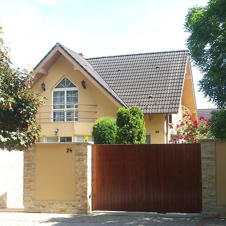 Apartman Soos -- Only For Relaxation, Not For Party! Siófok Exterior foto